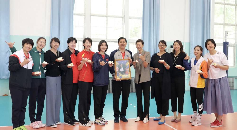 接受完半月板修复手术的所罗门也在努力康复中，目标也是能在明年1月回归比赛。